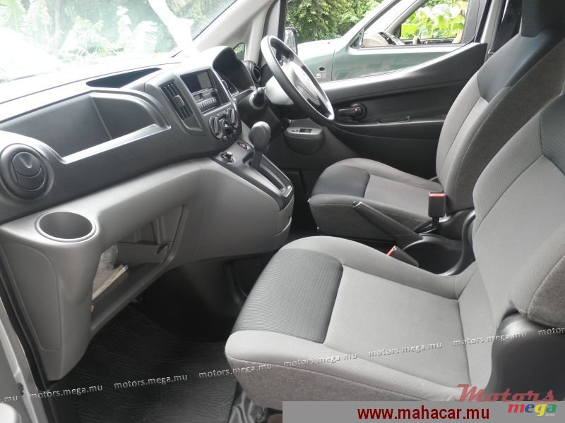 2009' Nissan 200 NV photo #3