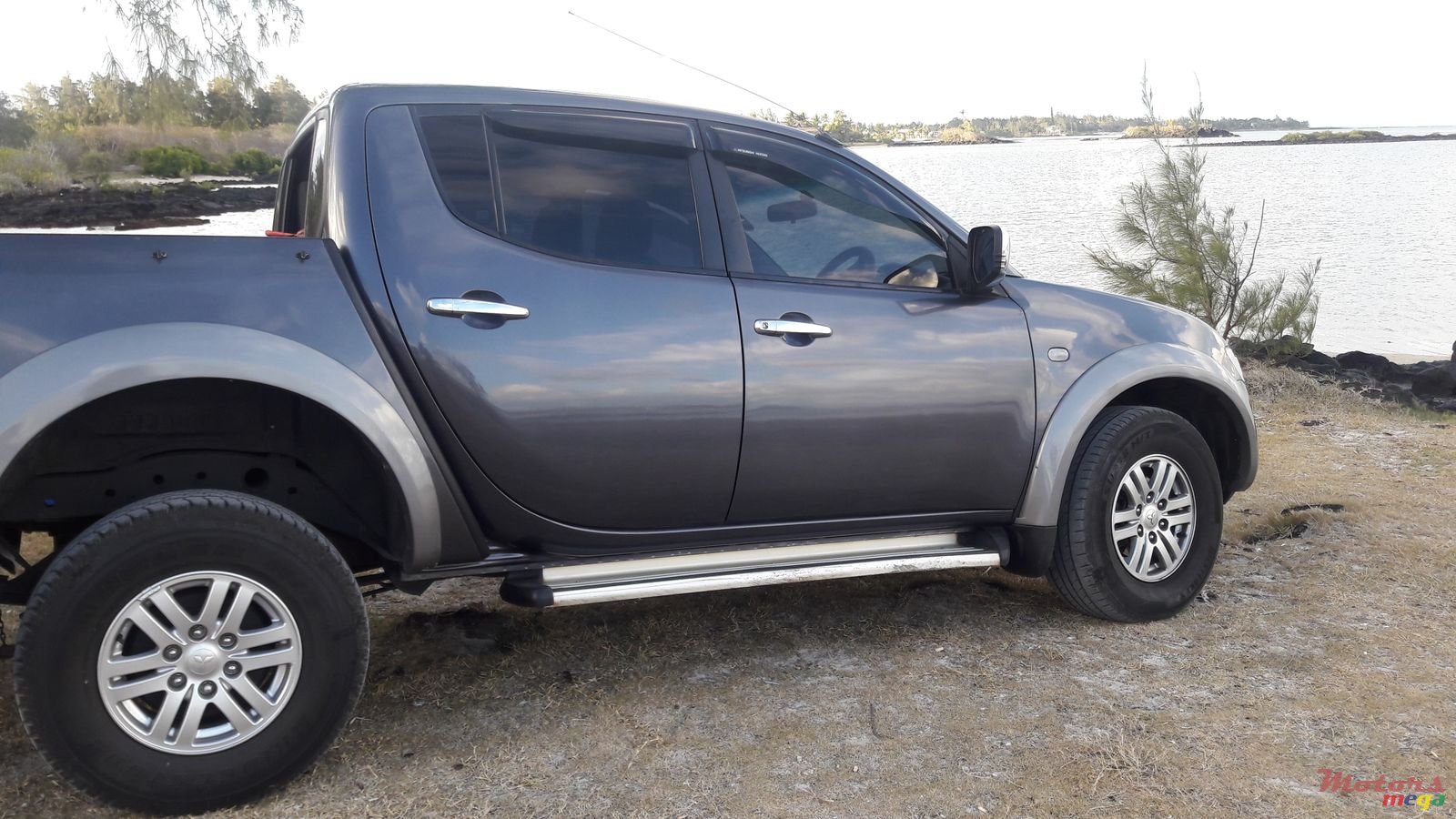 2010' Mitsubishi L 200 4x4  DiD Turbo 2500cc . Auto. photo #2