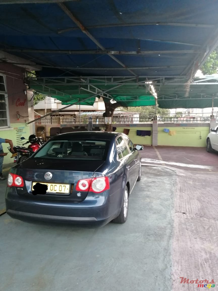 2007' Volkswagen Jetta photo #3