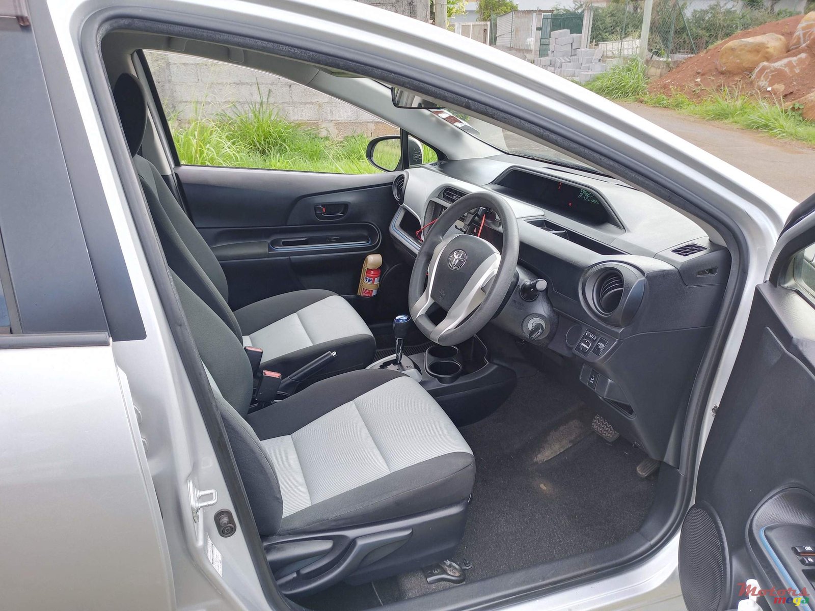 2014' Toyota Aqua photo #3