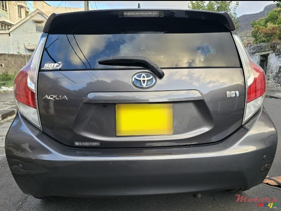 2016' Toyota Aqua photo #2