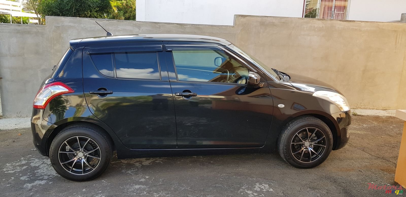 2012' Suzuki Swift photo #1