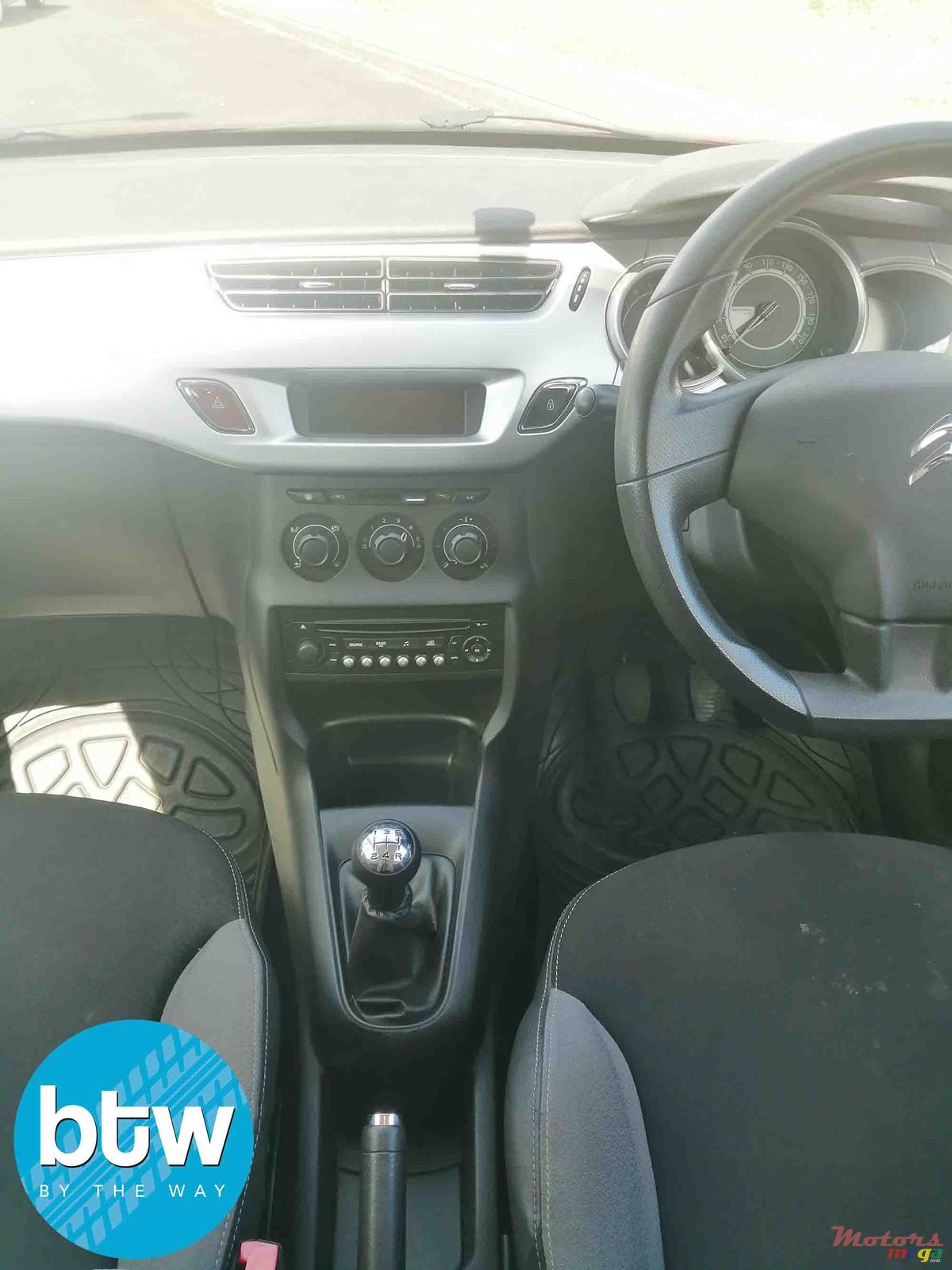 2012' Citroen C3 photo #3