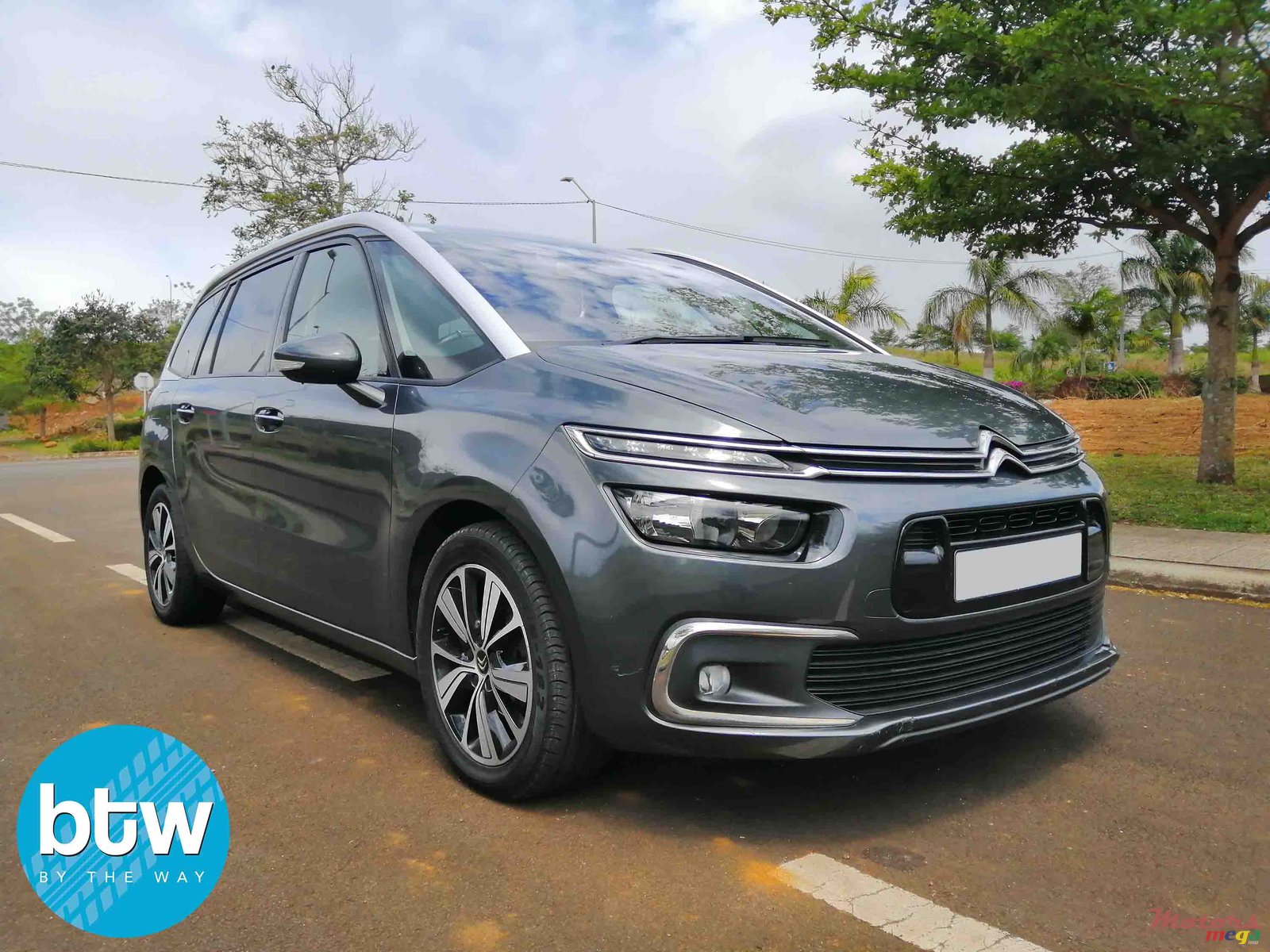 2017' Citroen C4 Picasso photo #1