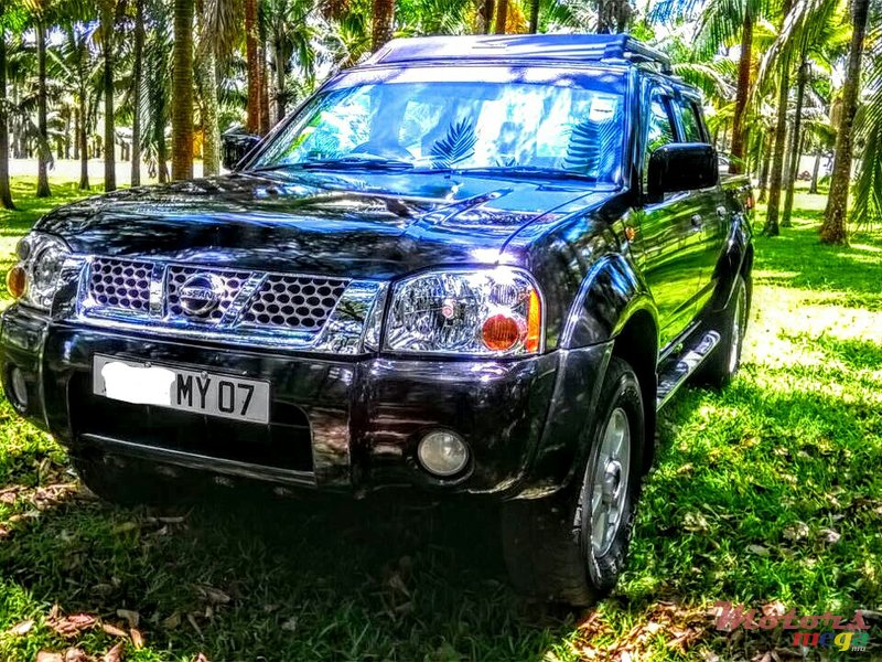 2007' Nissan Hardbody Predator 4x4 photo #1