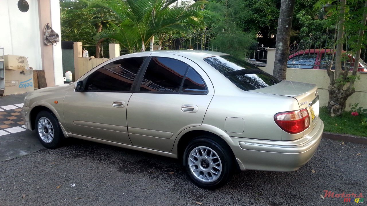 2002' Nissan Sunny photo #1