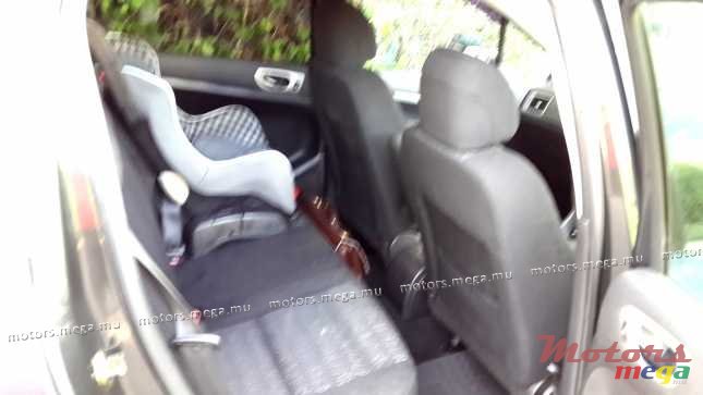 2005' Peugeot 16 v, twin cam shaft photo #5