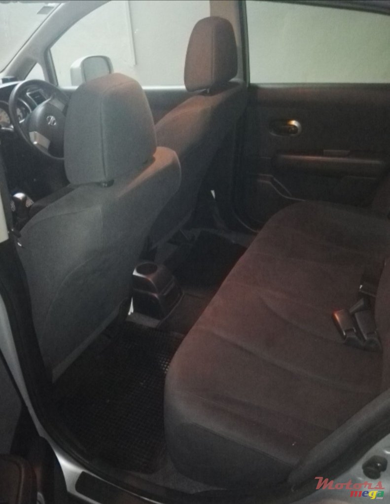 2009' Nissan Tiida photo #4