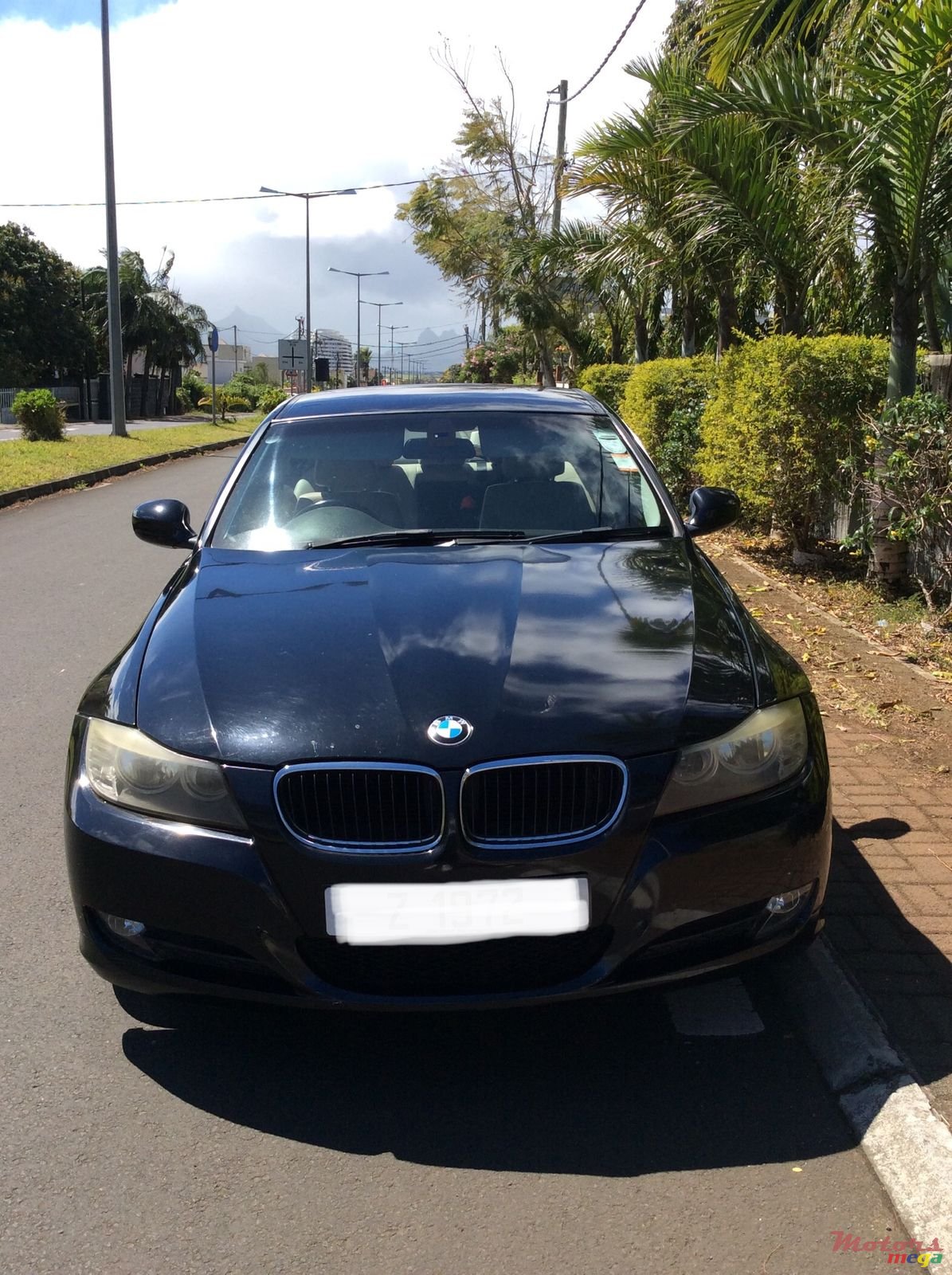 2011' BMW 3 Series photo #3