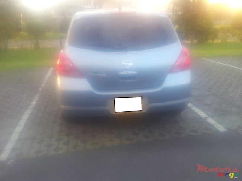 2005' Nissan Tiida hatchback photo #5