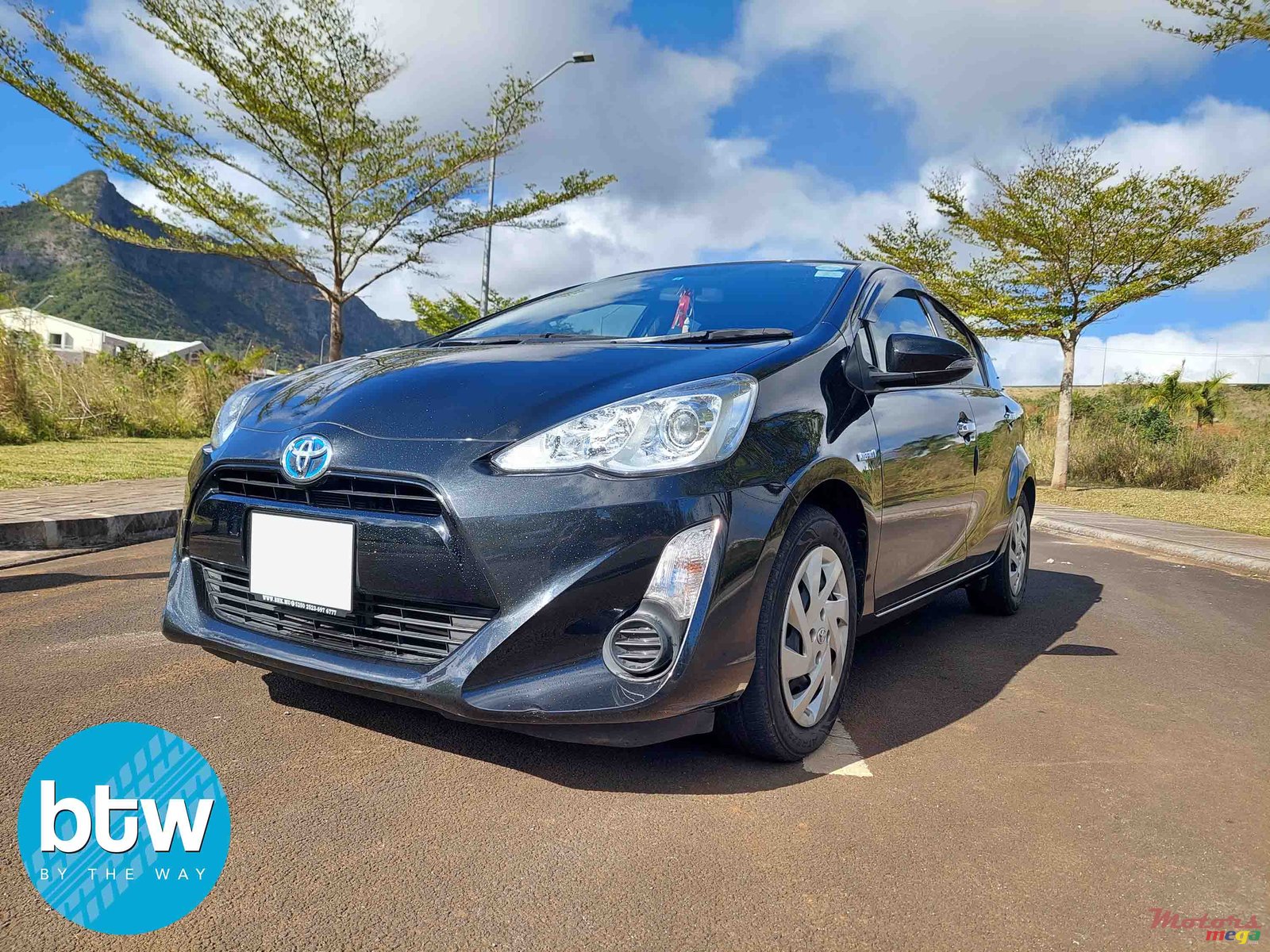 2016' Toyota Aqua photo #2