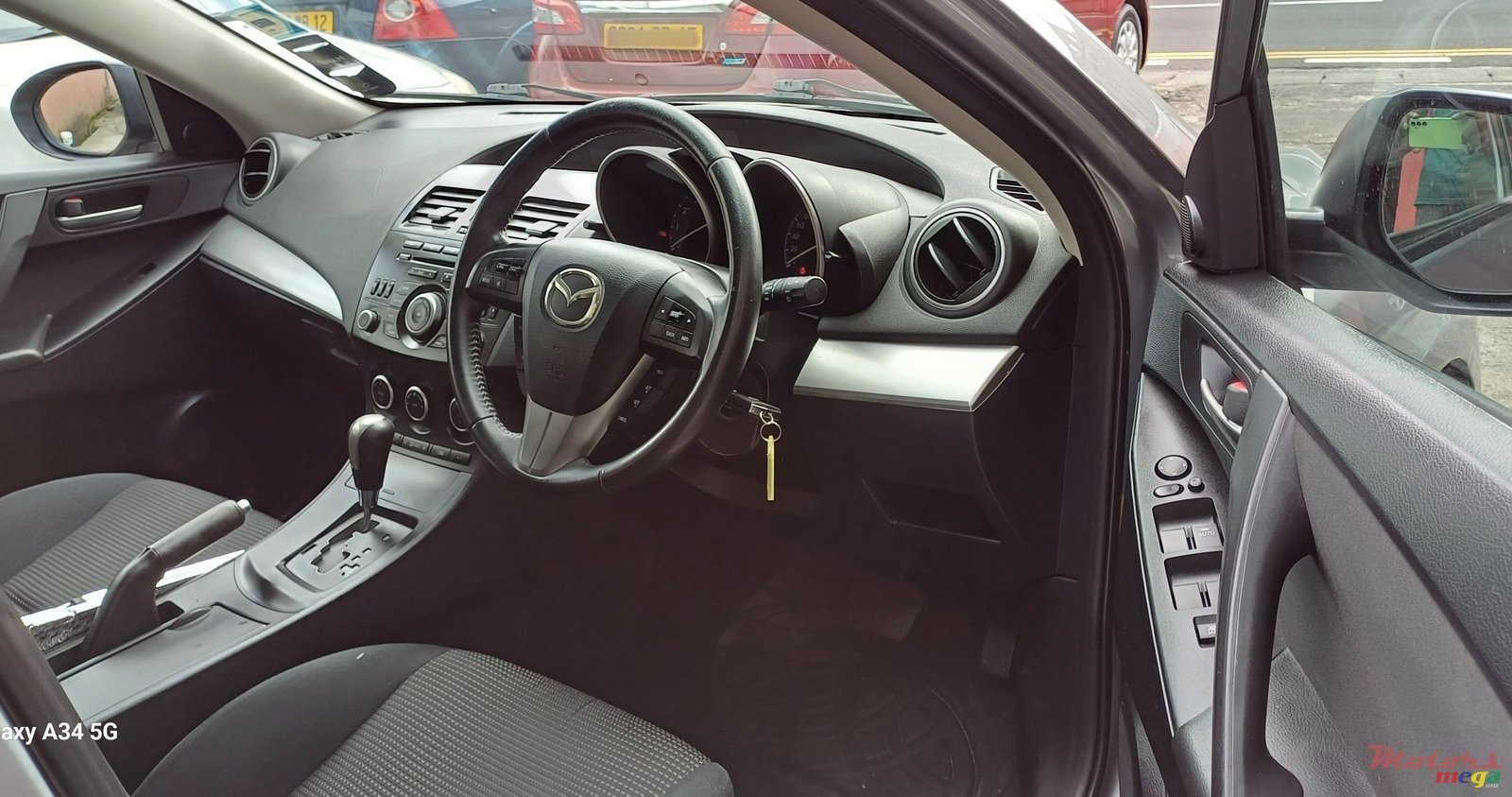 2013' Mazda 3 photo #5