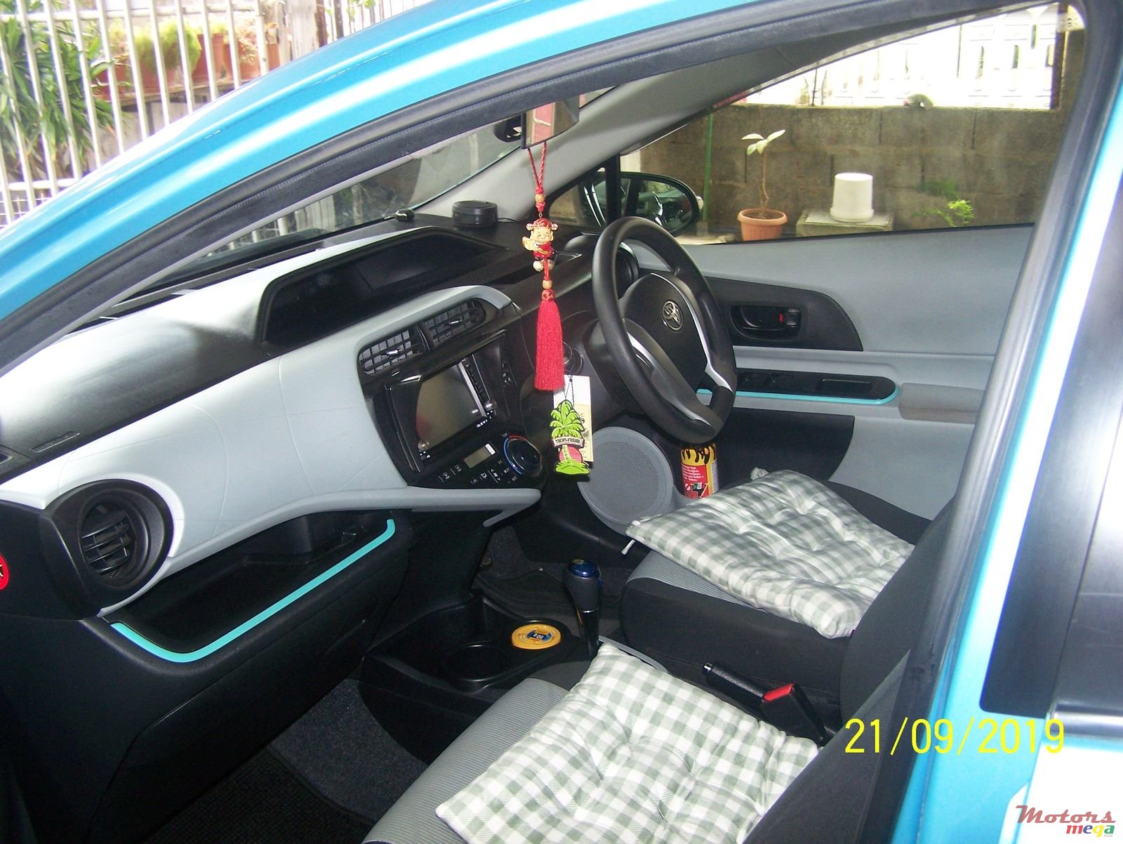 2012' Toyota Aqua photo #6