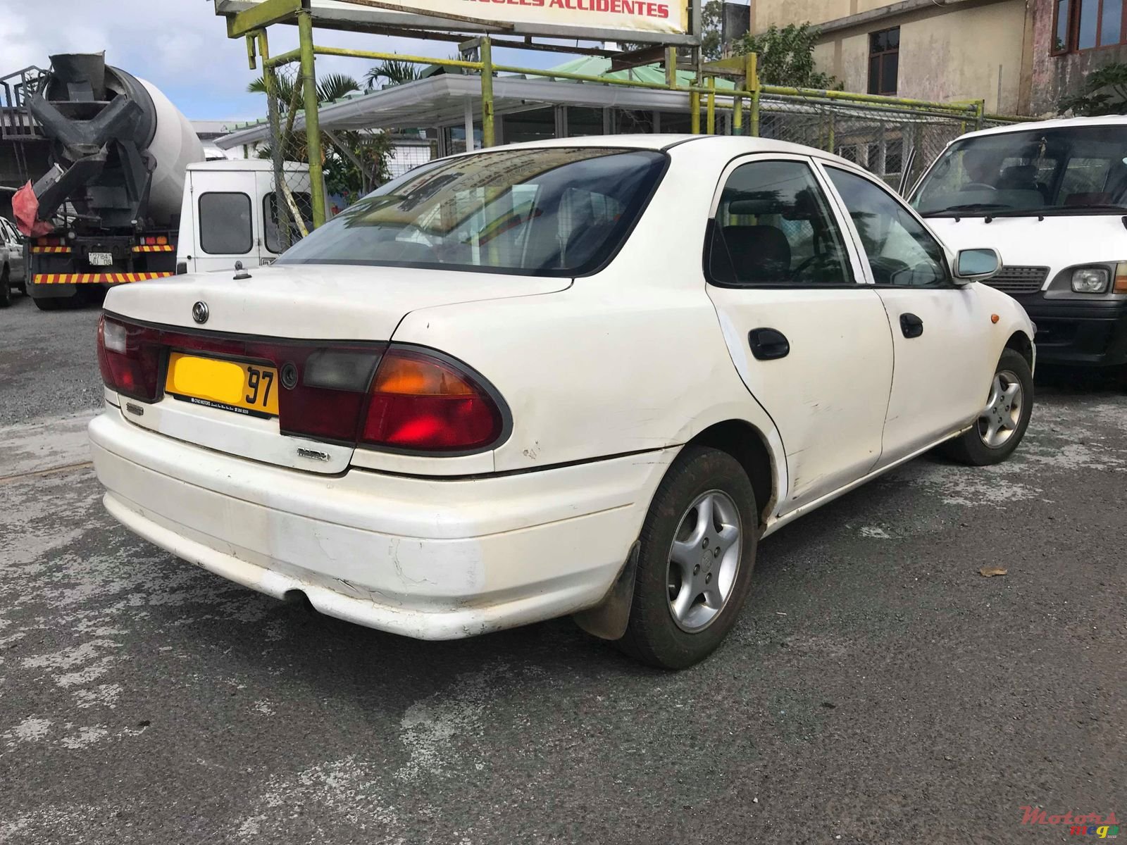 1997' Mazda 323 photo #5