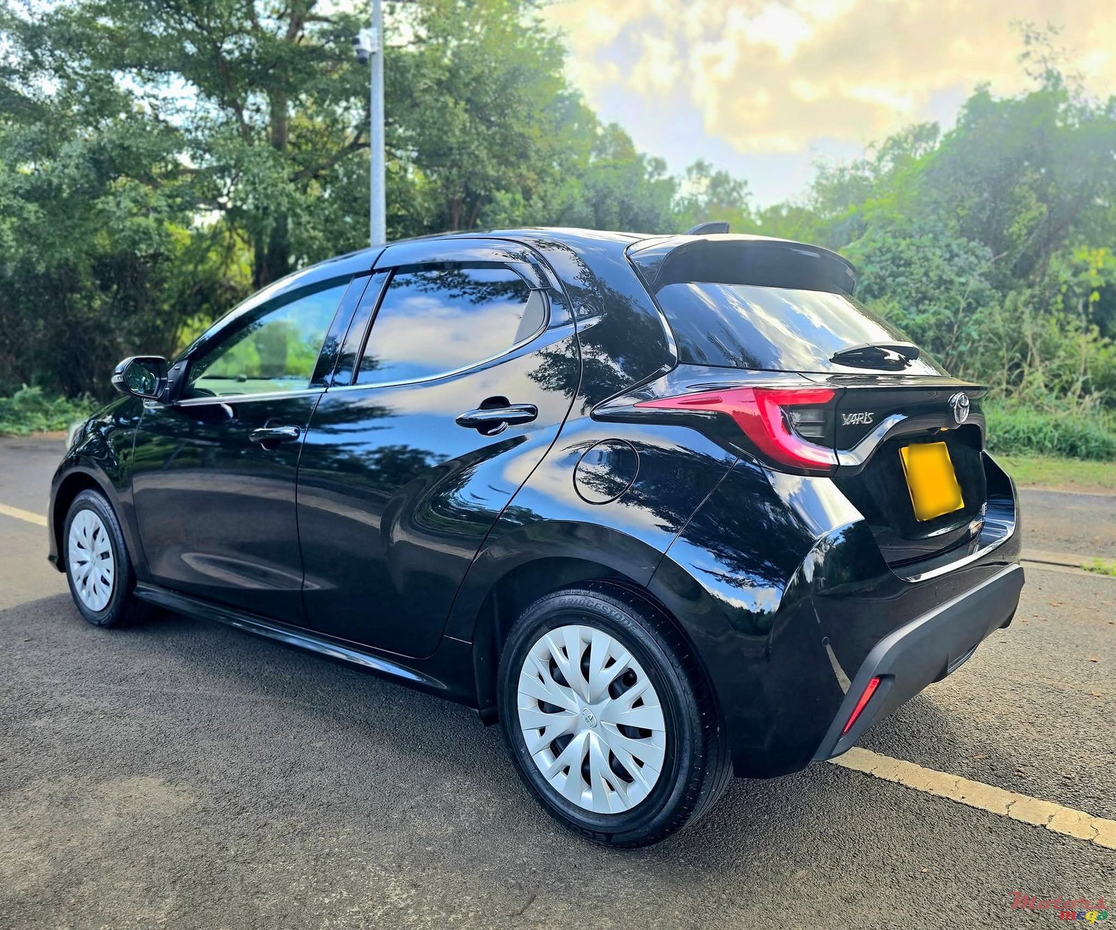 2021' Toyota Yaris Z package Hybrid photo #4