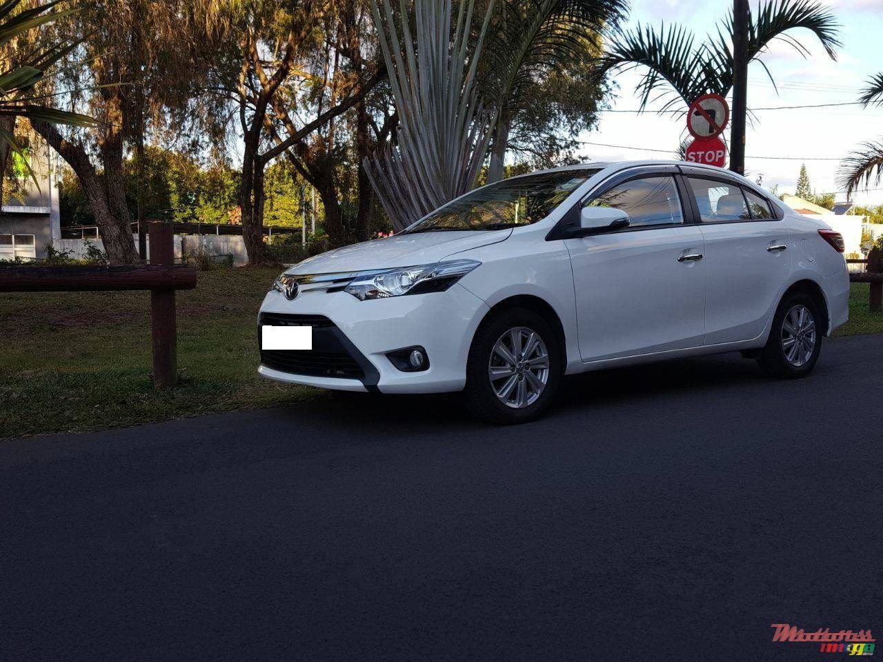 2014' Toyota Yaris photo #1