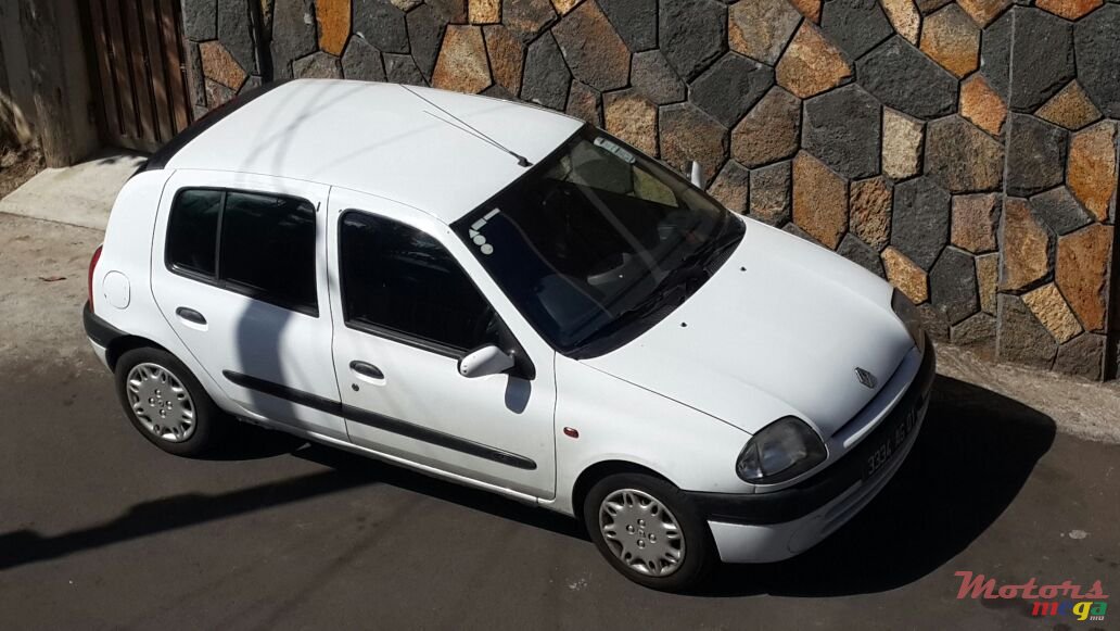 2001' Renault Clio photo #5