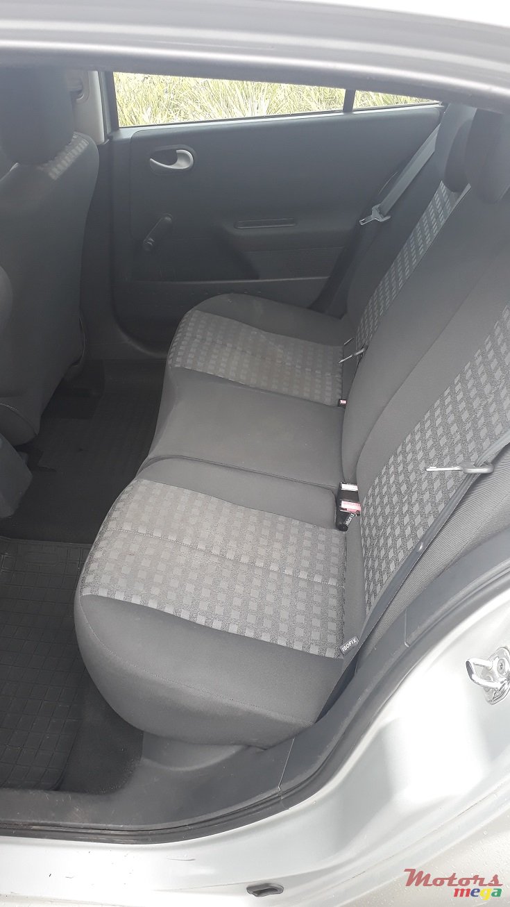 2008' Renault Megane photo #3