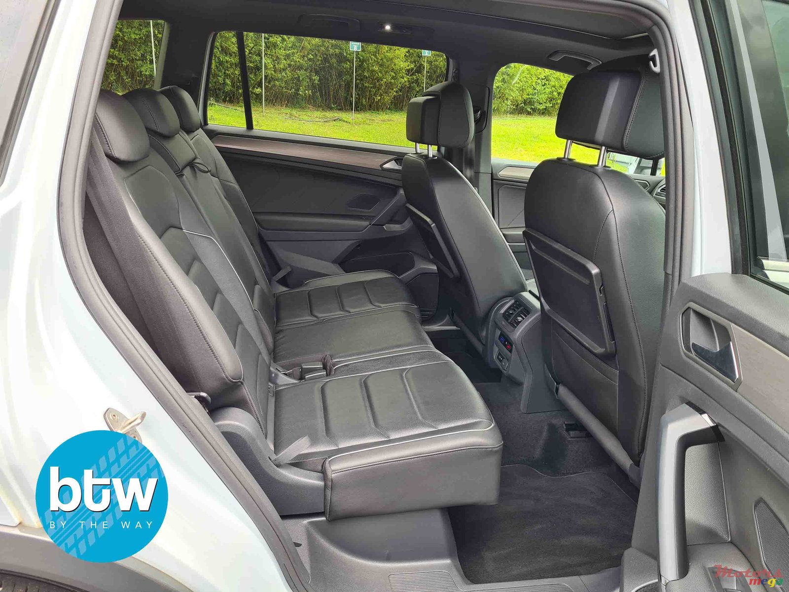 2019' Volkswagen Tiguan photo #4