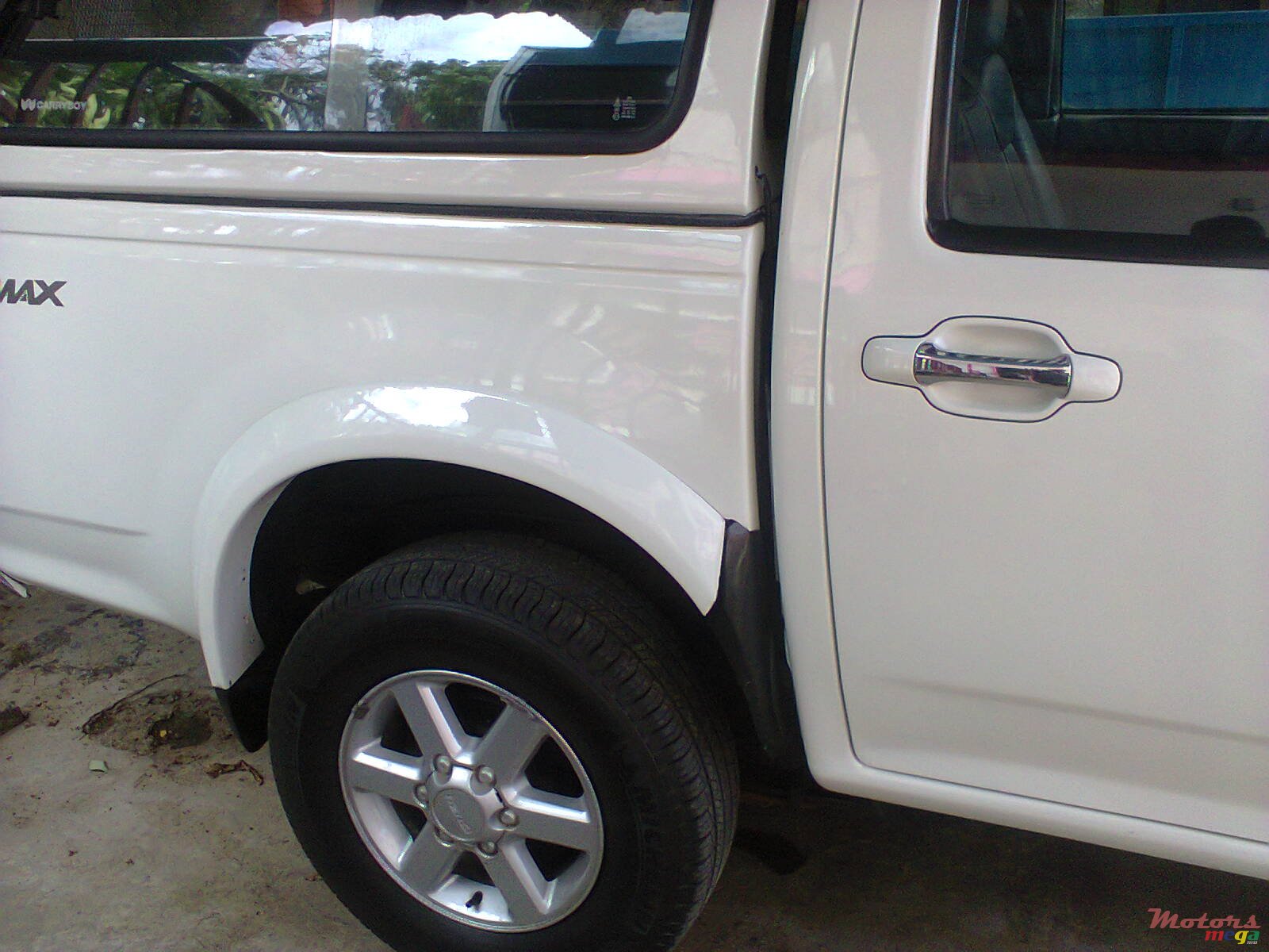 2003' Isuzu photo #1