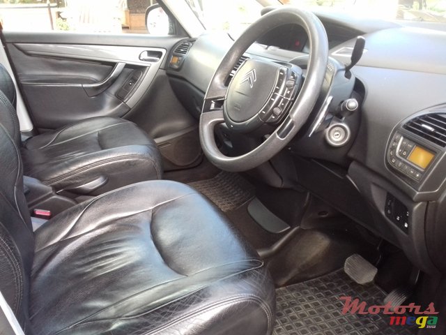 2008' Citroen C4 Picasso photo #4