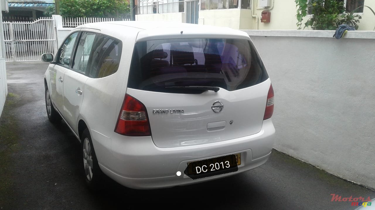 2013' Nissan Grand Livina photo #2