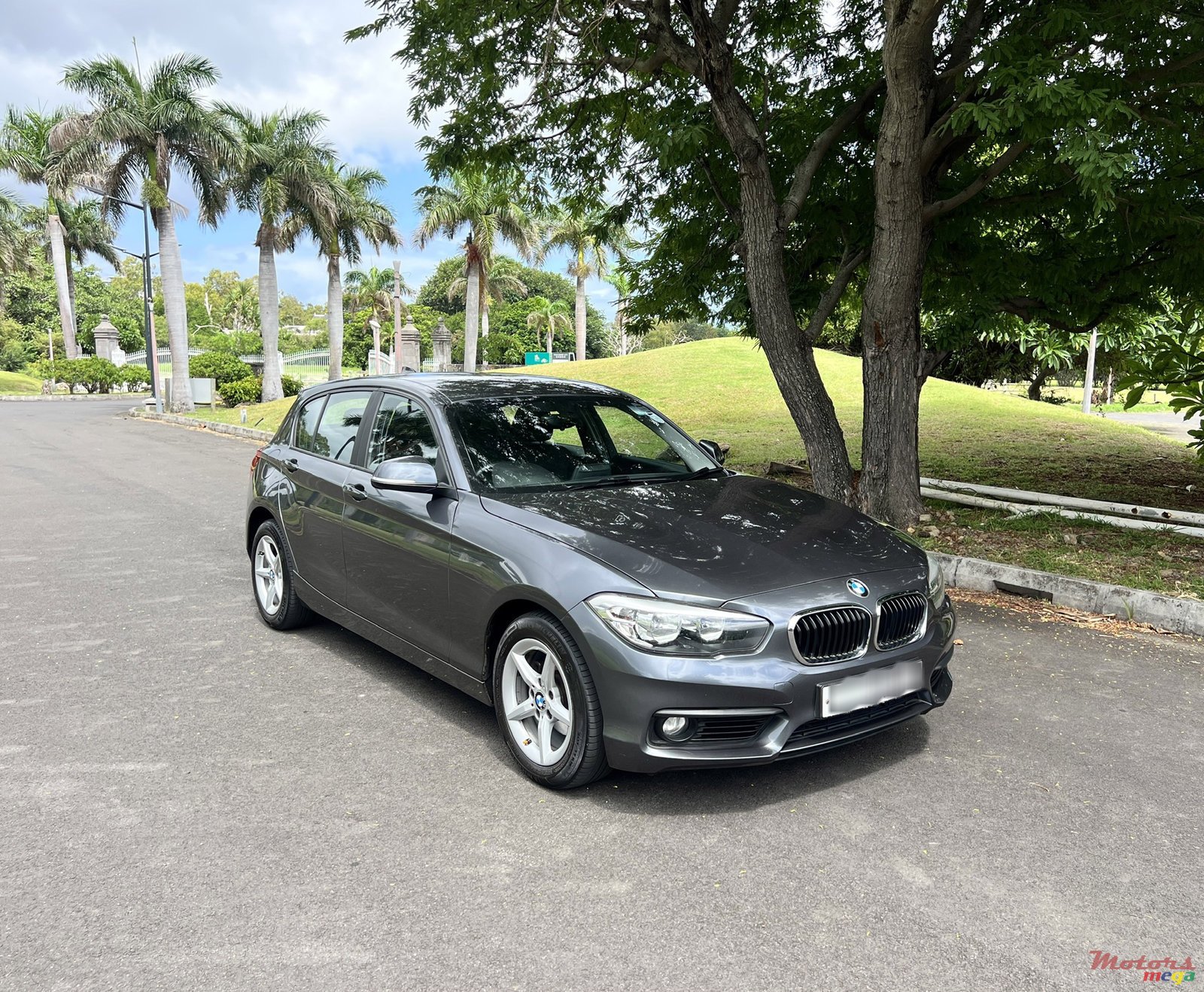 2016' BMW 118 photo #1