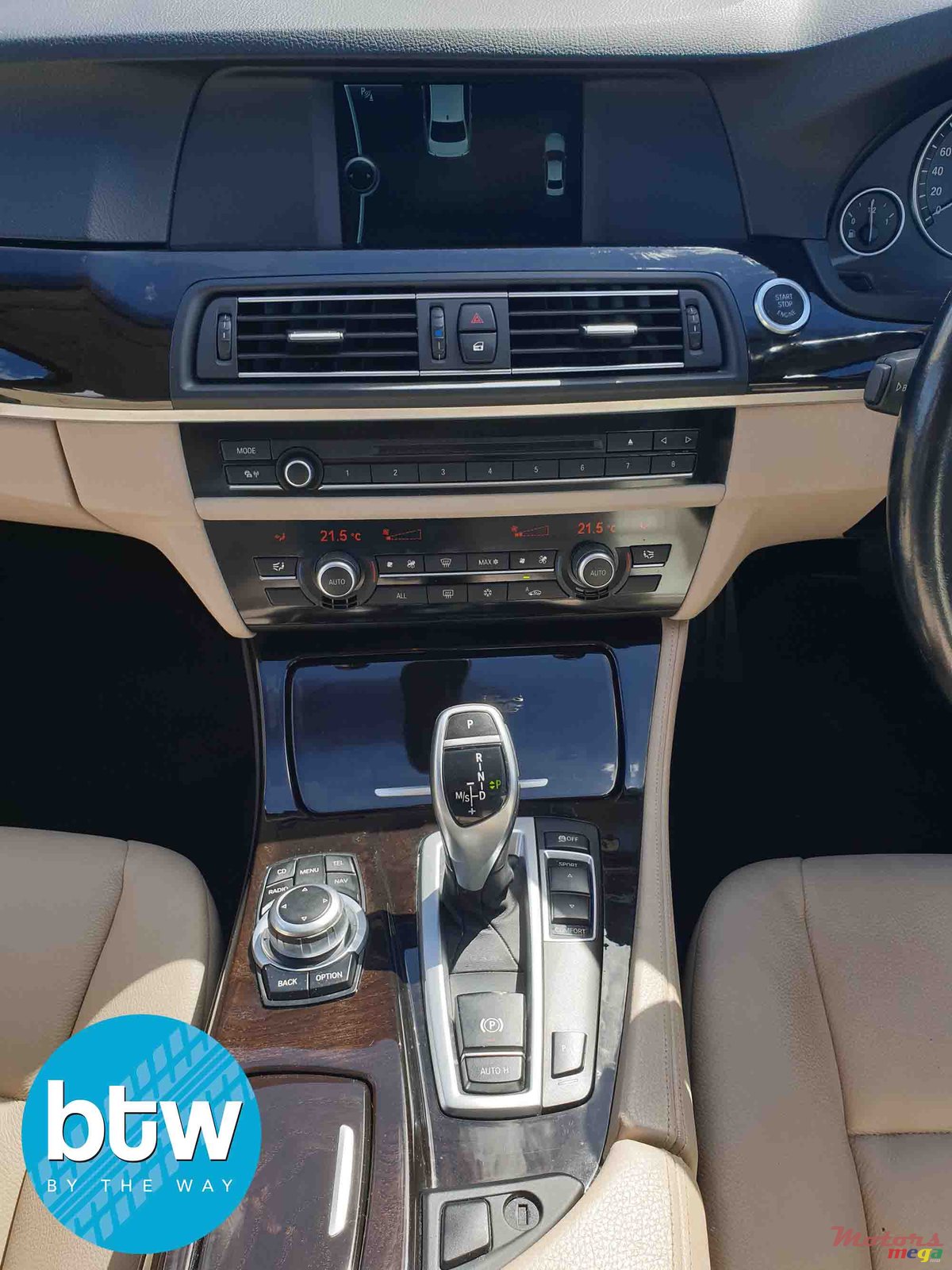 2010' BMW 5 Series 528i photo #4