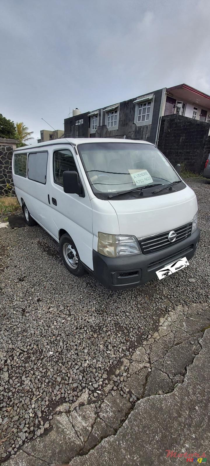 2005' Nissan Urvan photo #1