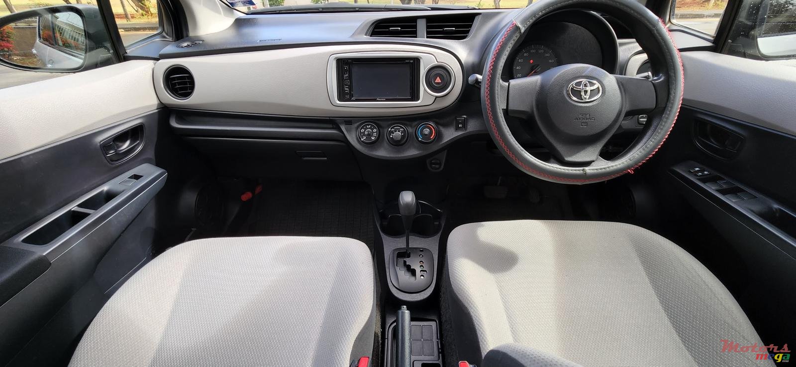 2011' Toyota Vitz 1000Cc photo #5