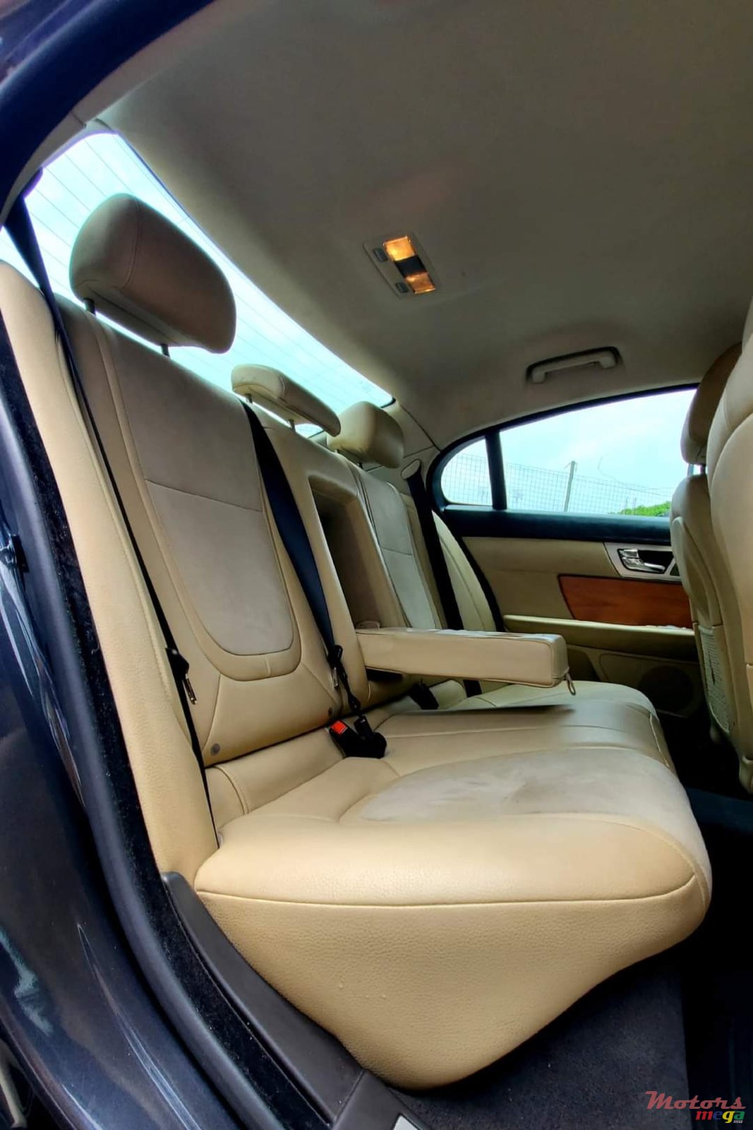 2014' Jaguar XF 2.0T photo #7