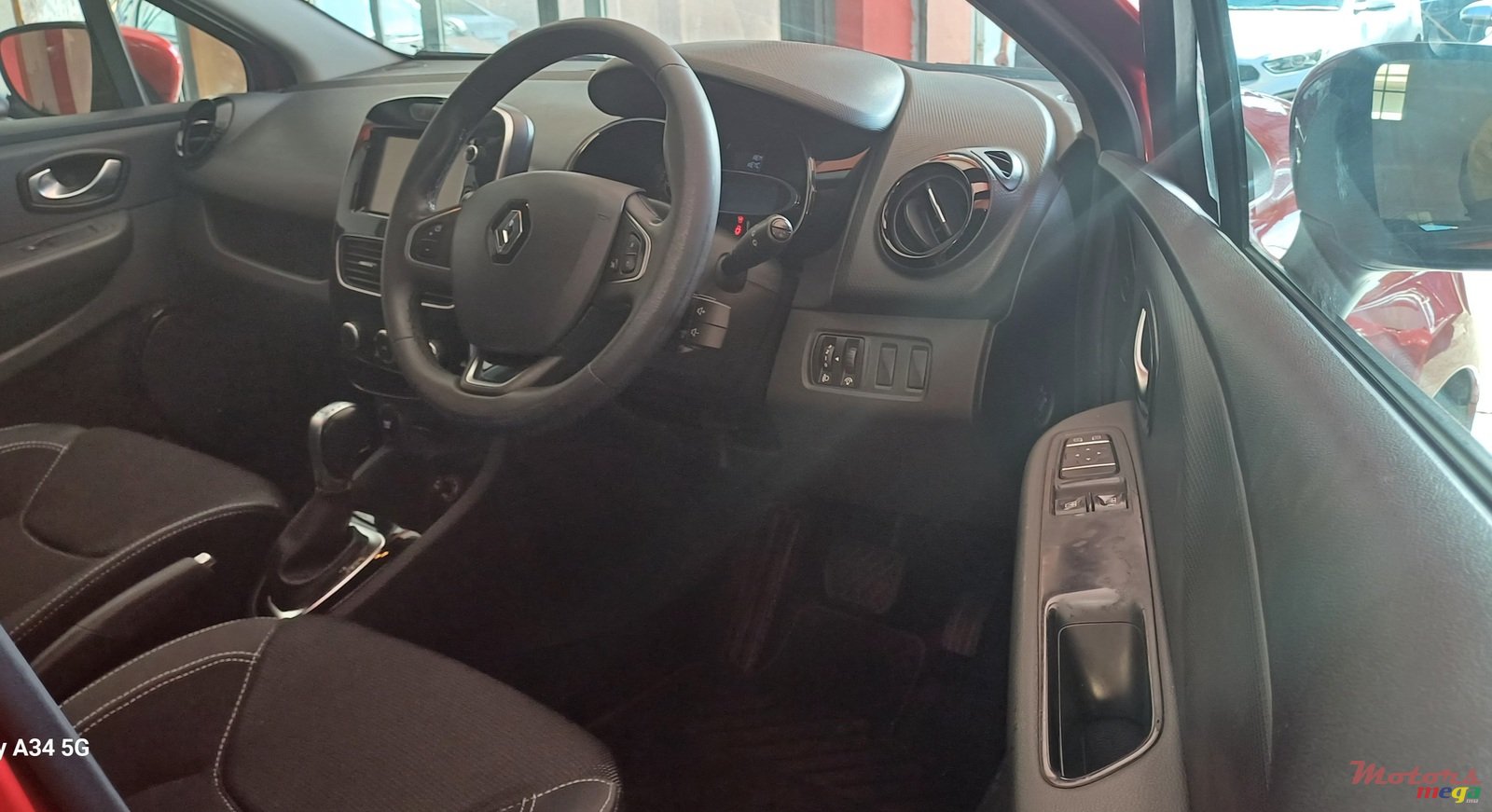 2019' Renault Clio photo #5