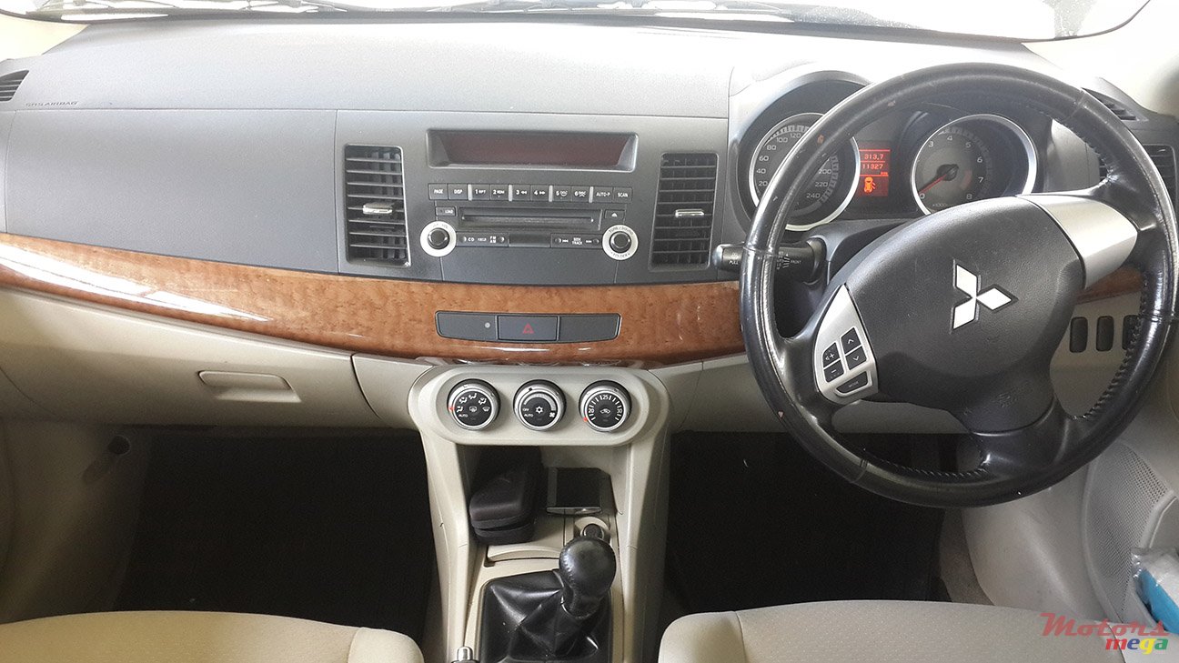 2009' Mitsubishi Lancer photo #7