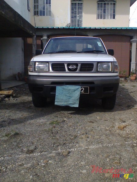 2002' Nissan Hardbody photo #2
