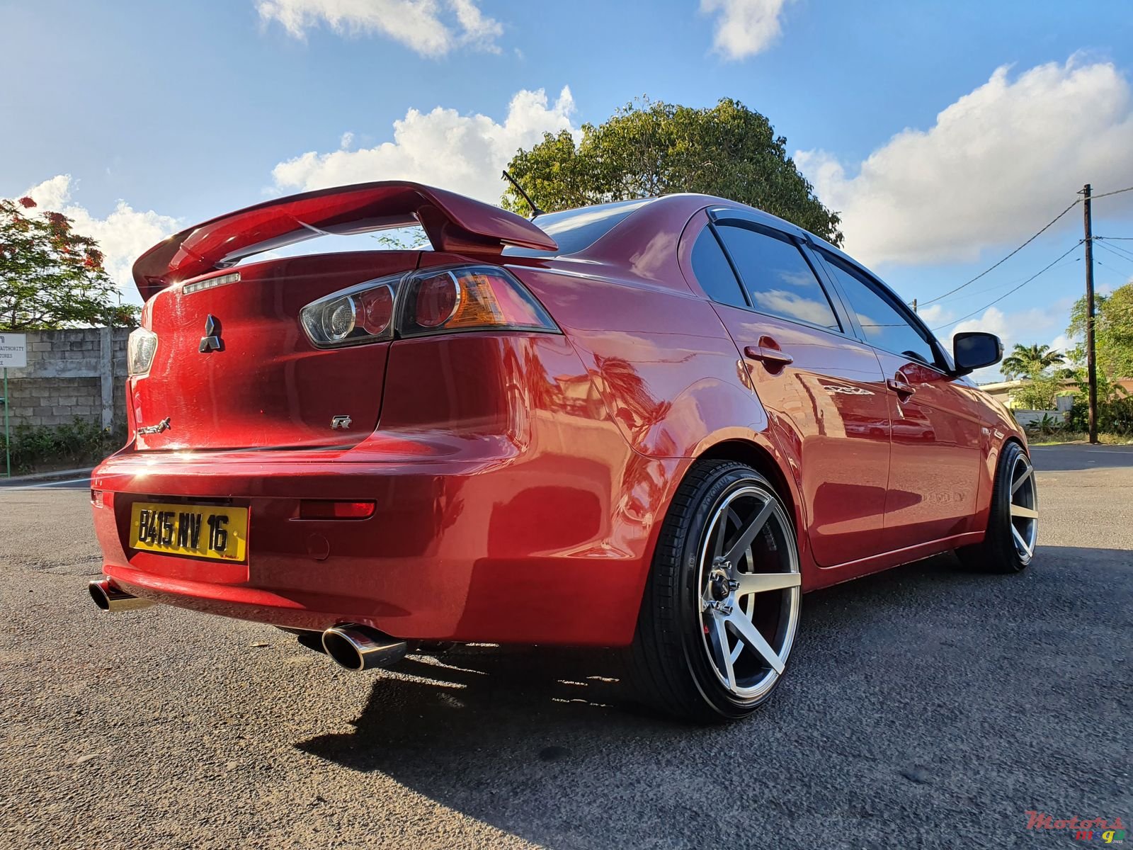 2016' Mitsubishi photo #2