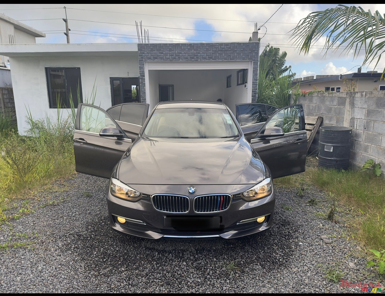 2014' BMW 3 Series Sedan 320i photo #1