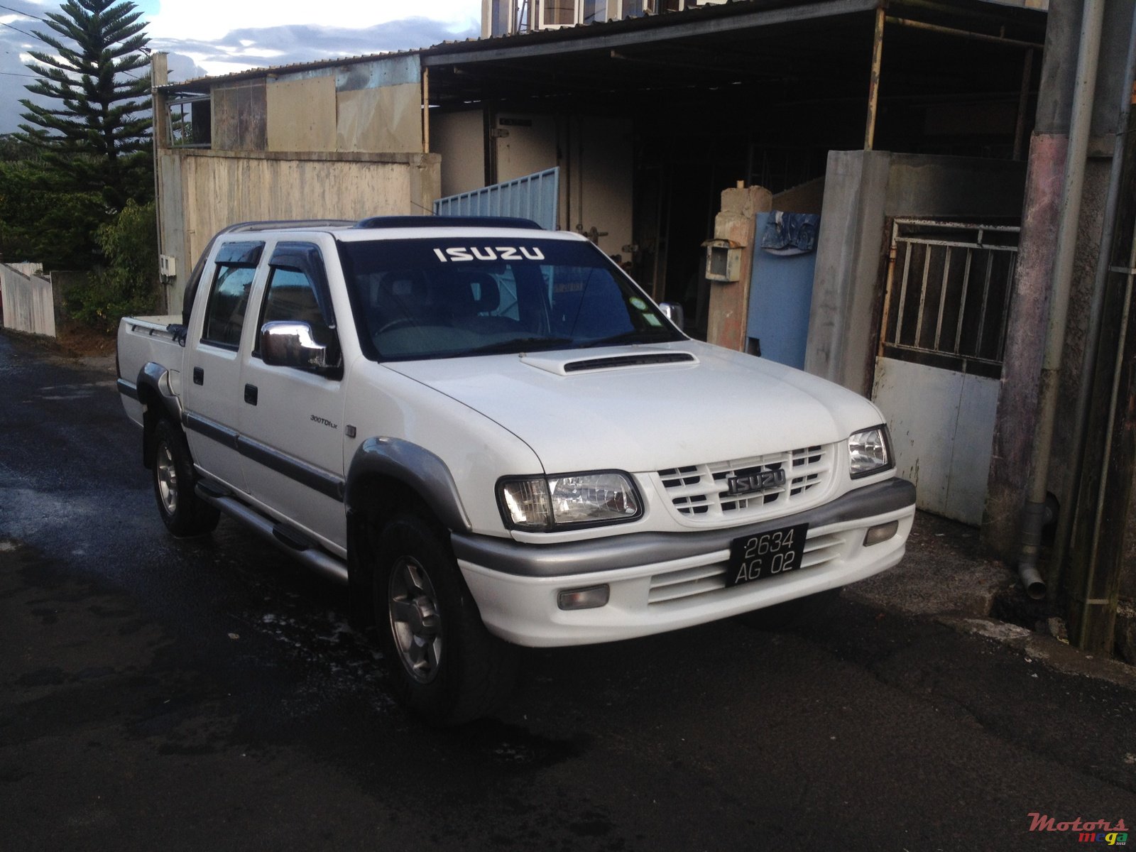 2002' Isuzu KB Series KB300 TDI LX photo #1