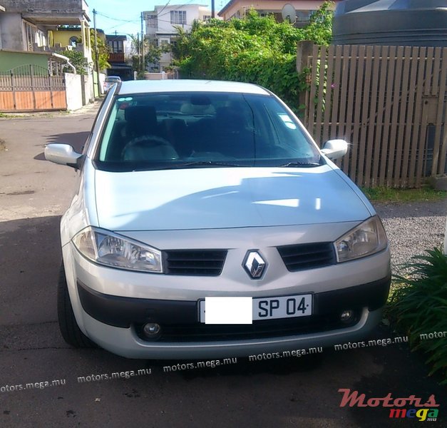 2004' Renault Megane photo #1