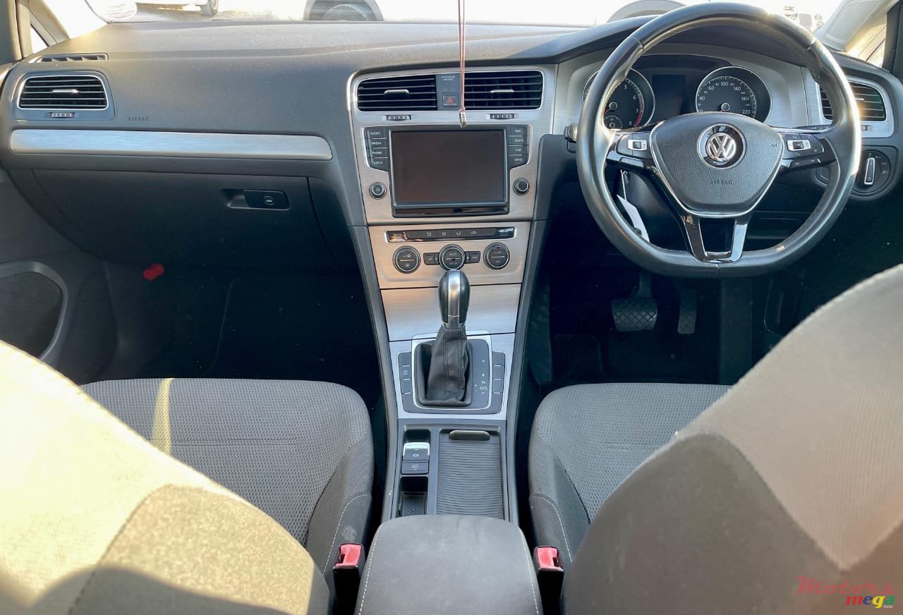 2014' Volkswagen Golf photo #5