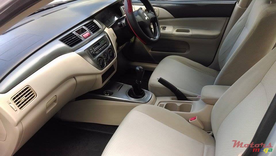 2007' Mitsubishi Lancer GLX photo #3