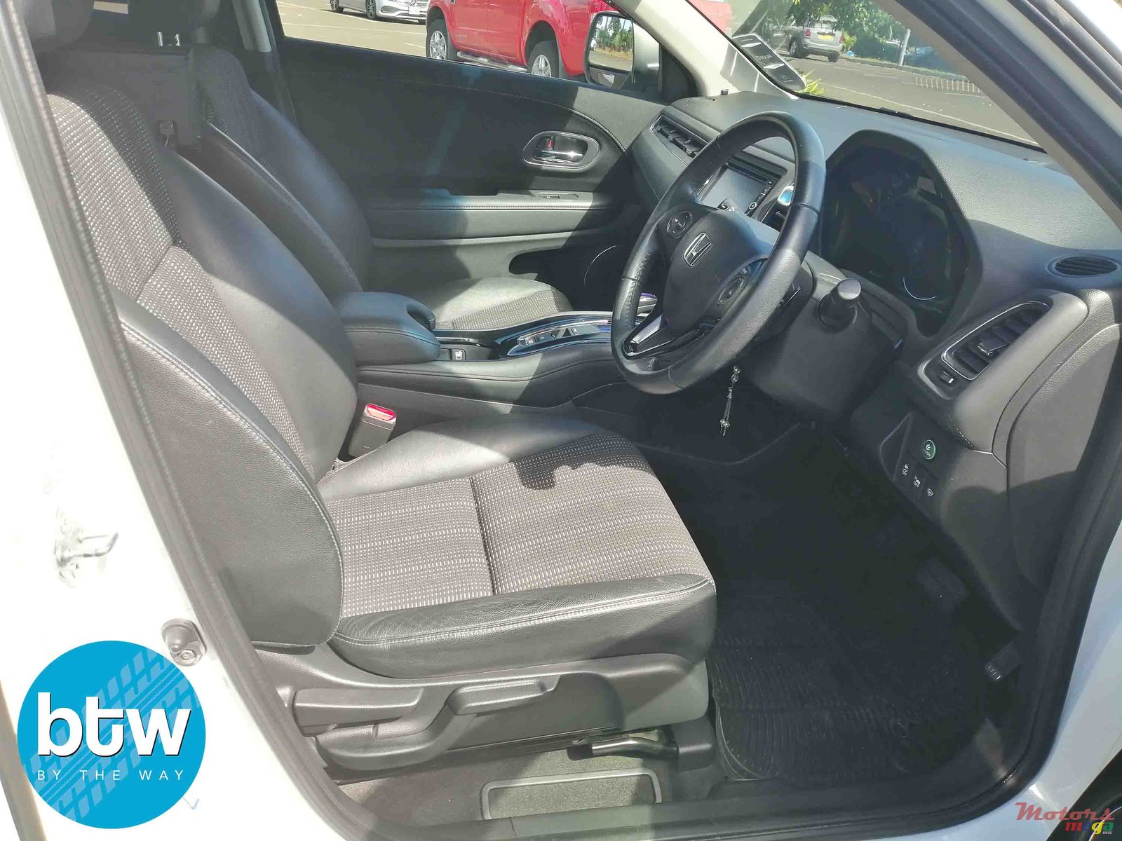 2014' Honda Vamos Vezel Z photo #4