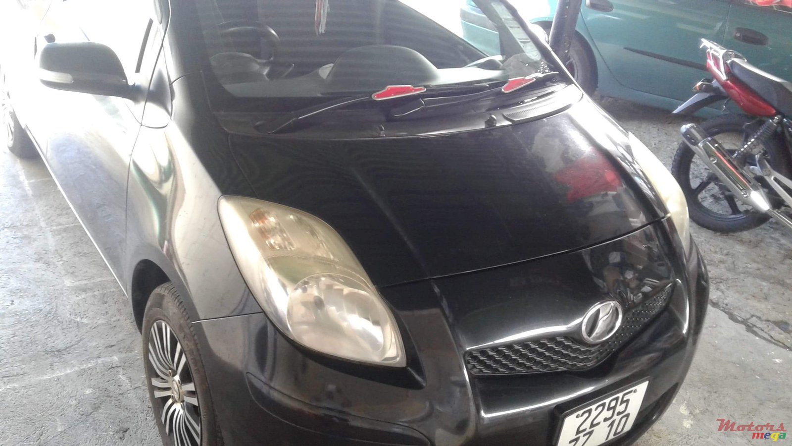 2010' Toyota Vitz photo #3