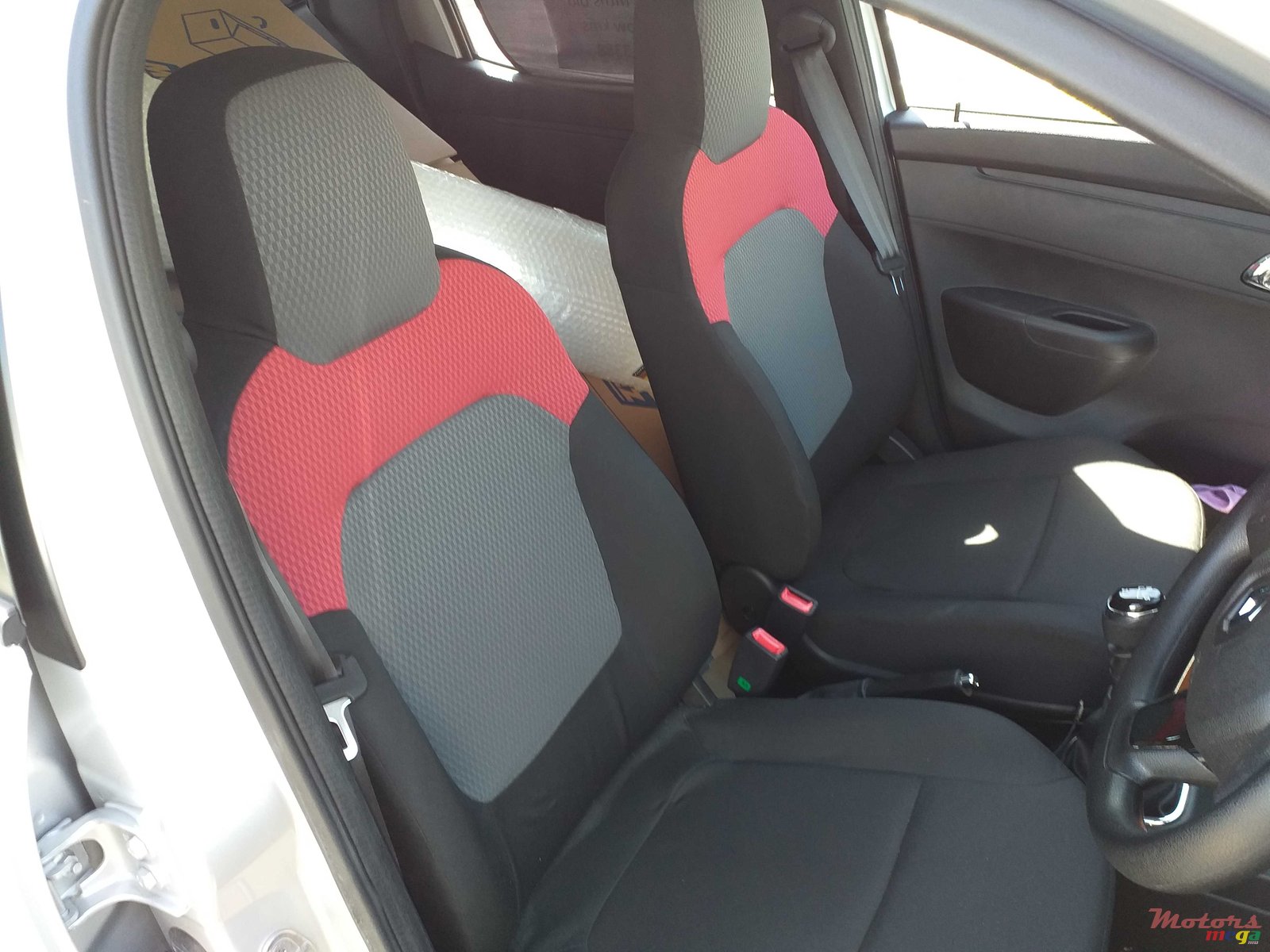 2018' Renault Kwid 1.0 RXT photo #4