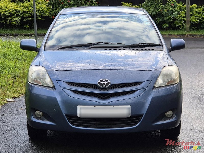 2008' Toyota Yaris photo #2