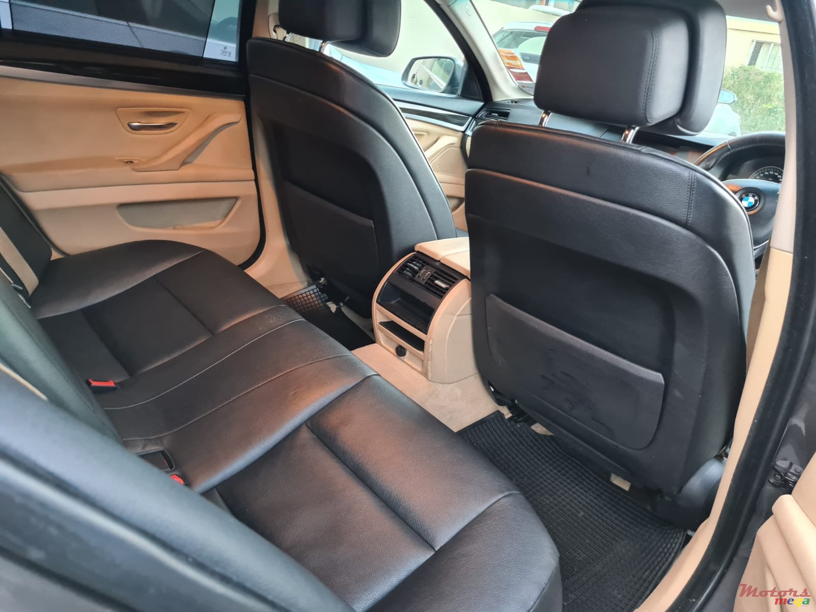 2012' BMW 520 F10 520i photo #7