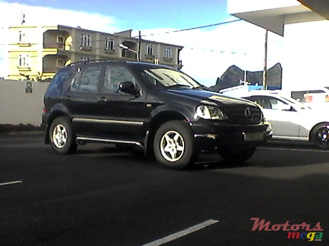 2000' Mercedes-Benz ML 270 CDI photo #2