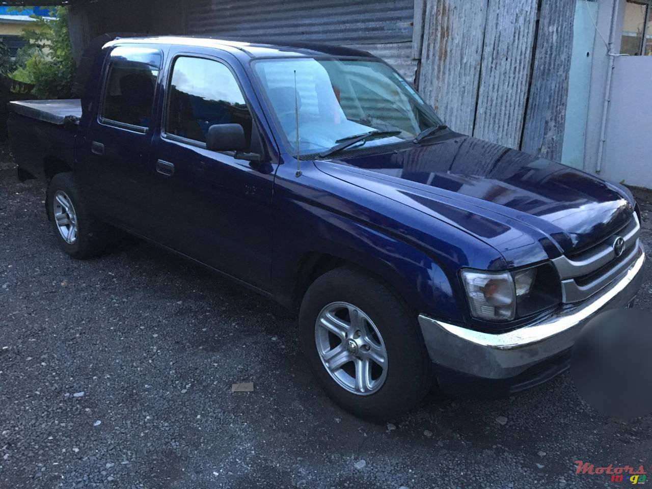 2004' Toyota photo #2