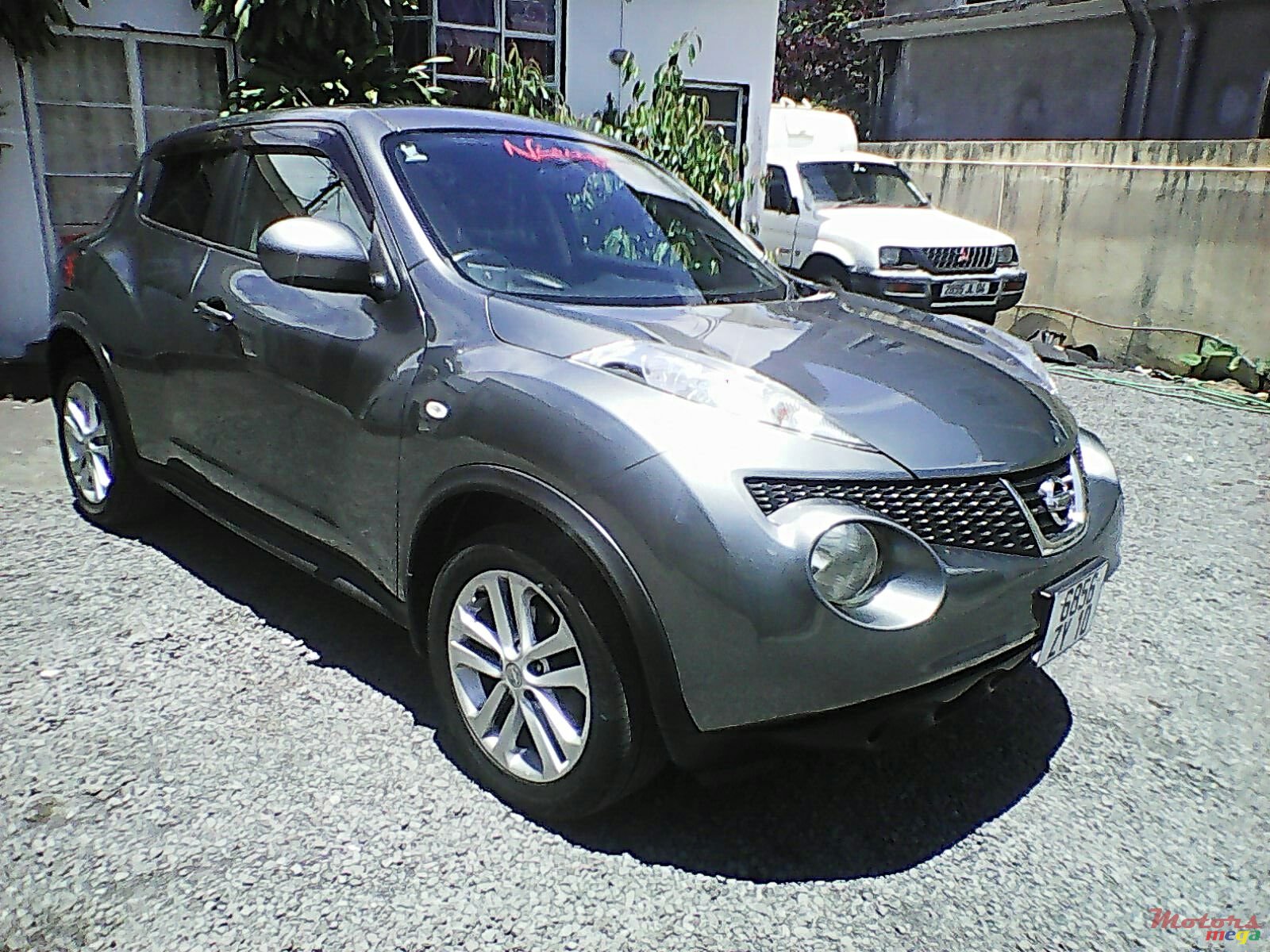 2010' Nissan Juke Automatic photo #1