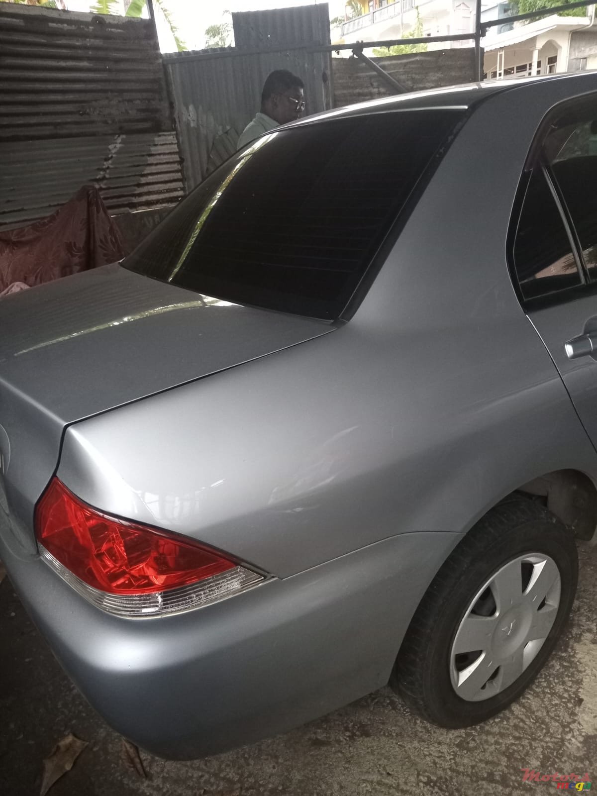 2004' Mitsubishi Lancer photo #1