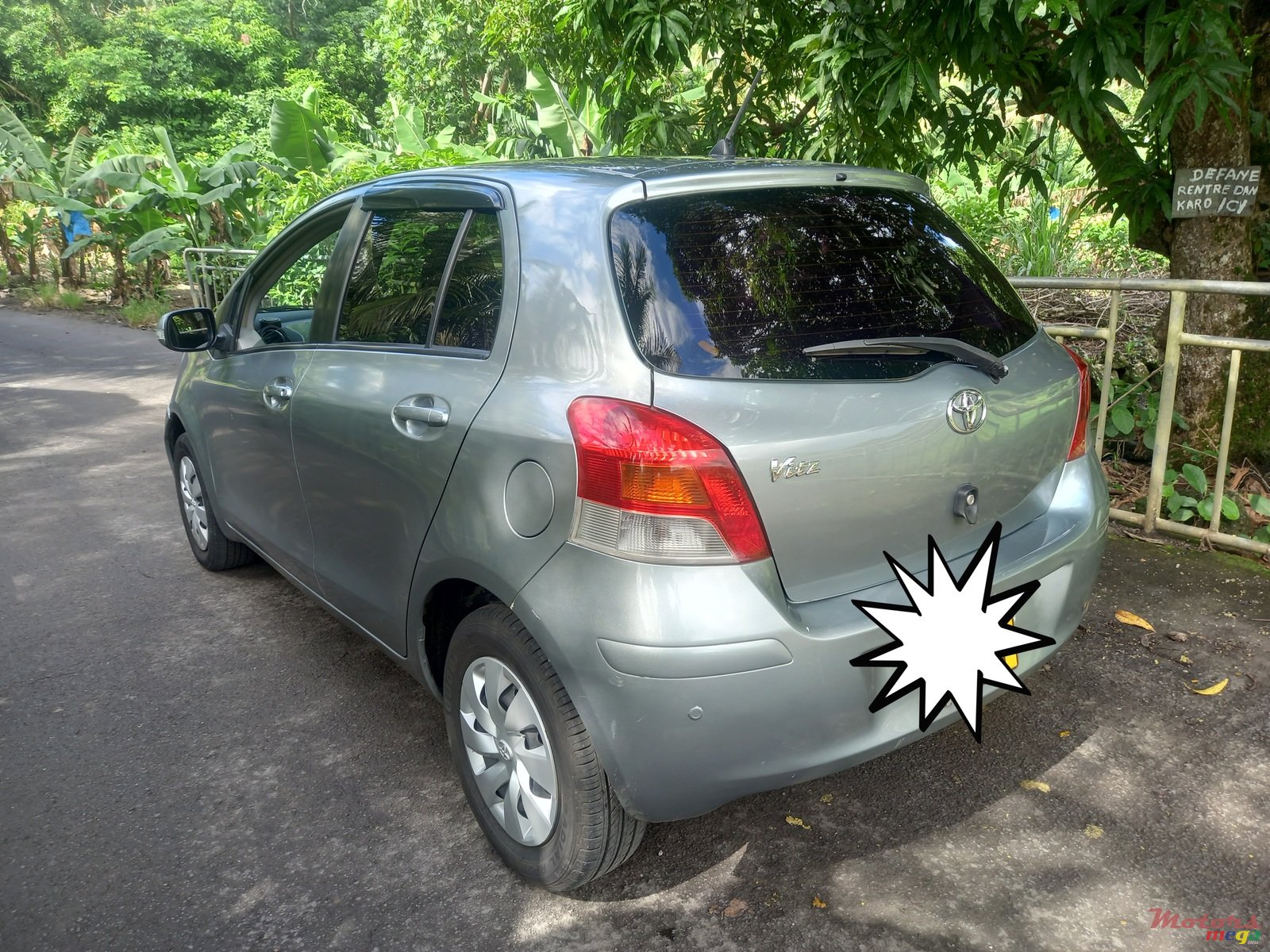 2008' Toyota Vitz photo #3
